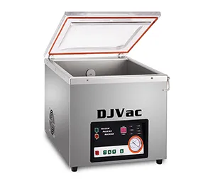 Vacuum packaging machine